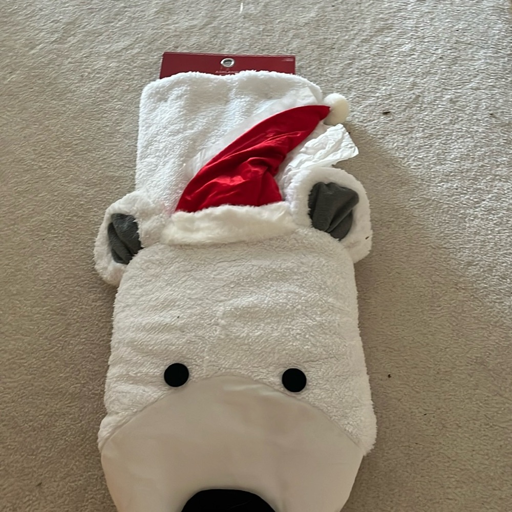 Polar bear tree skirt